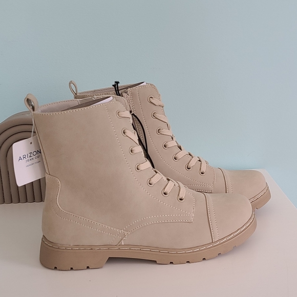 🎉HP!🎉 NWT! Arizona Lug Soles Tan Size 7.5 - Picture 1 of 8